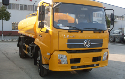 東風天錦運油車圖片